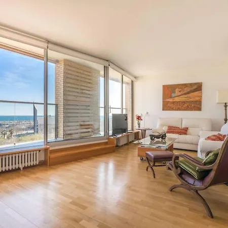 Sea Views & Skyline Apartment