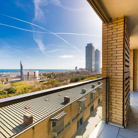 Sea Views & Skyline Apartment