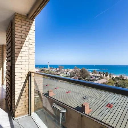 Sea Views & Skyline Apartment