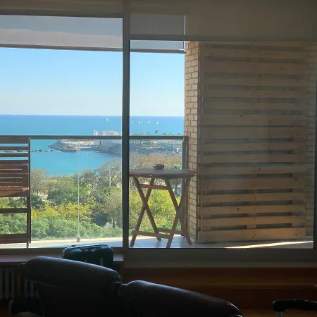 Sea Views & Skyline *